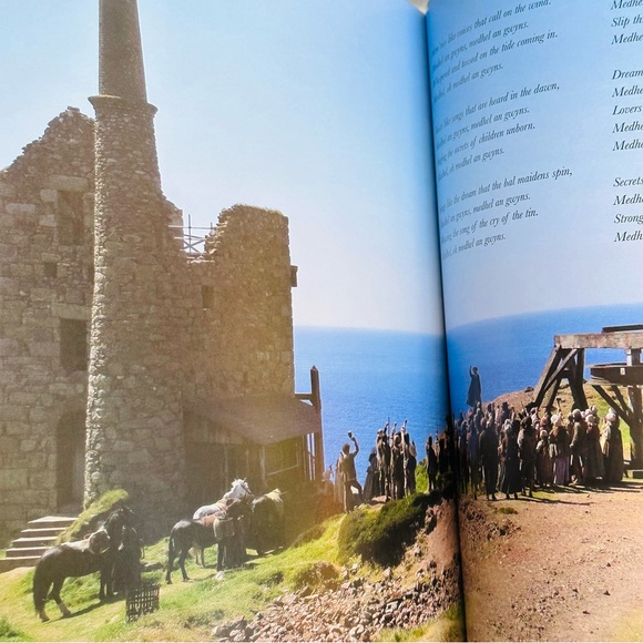 The World of Poldark Hardcover Coffee Table Book - Picture 13 of 16